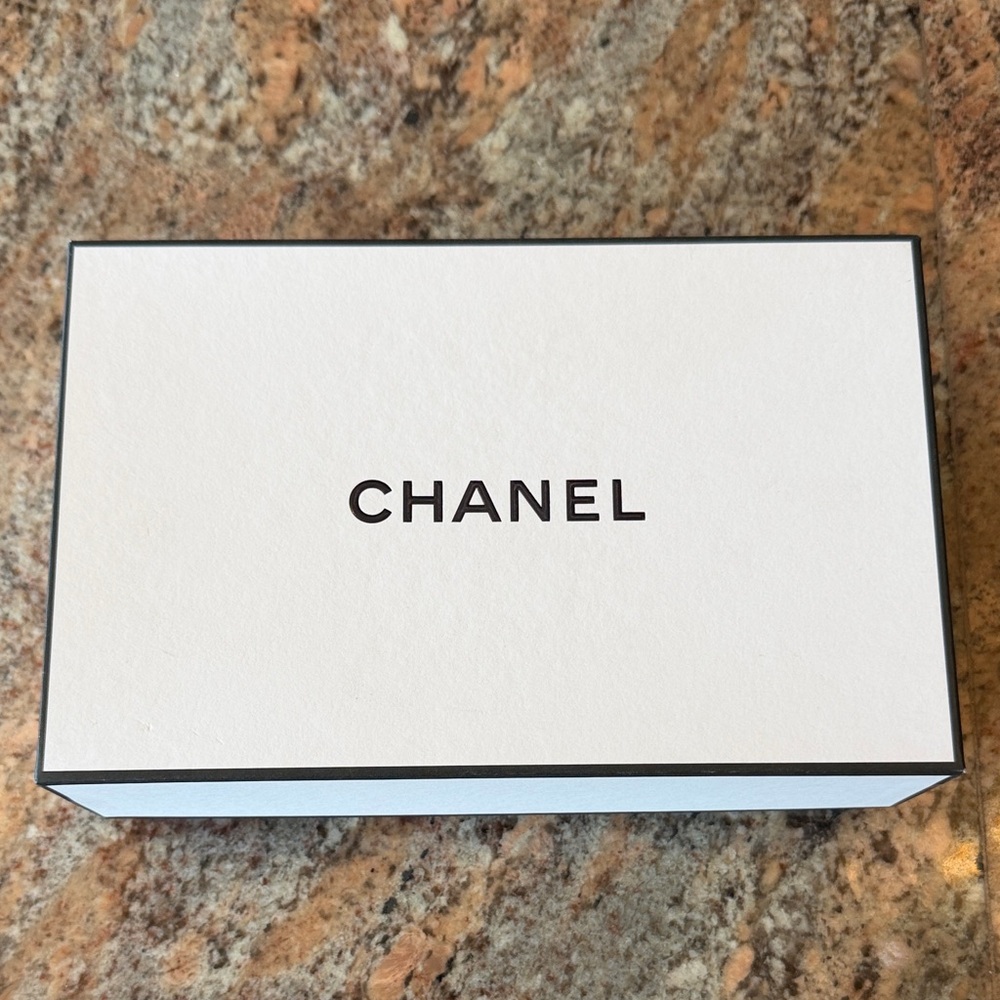 CHANEL White and Black Box